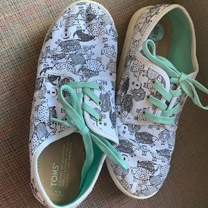 Toms unique sheep shoes worn twice Super Cute!